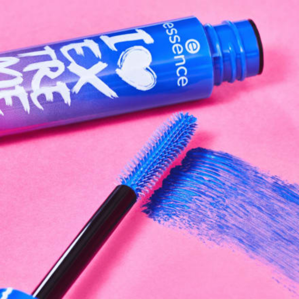 Essence I Love Extreme Crazy Volume Mascara أزرق